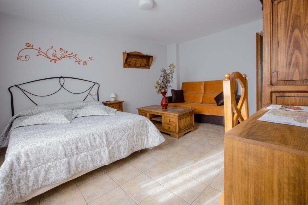 Hostal Antiguo Hospital Linares de Mora Kültér fotó