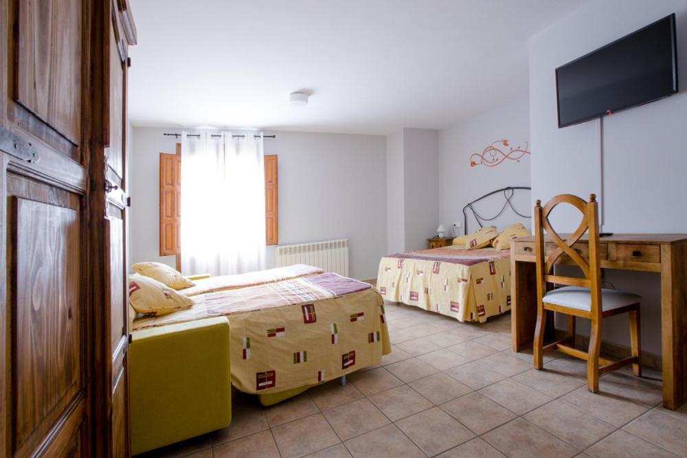 Hostal Antiguo Hospital Linares de Mora Kültér fotó